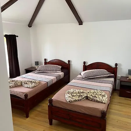 Pensión Casa Dyny Două Mai