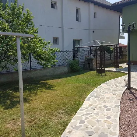 Casa Dyny Pensión 3*